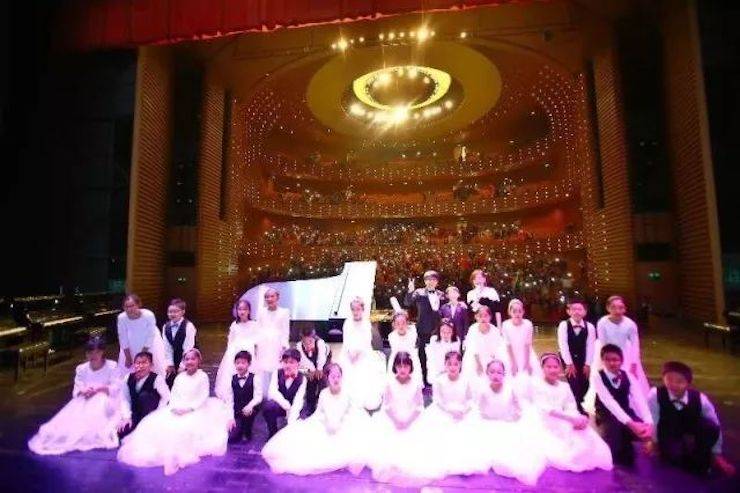 万圣节狂欢临近！平博88艺术家宋思衡在津奏响“交响情人梦”