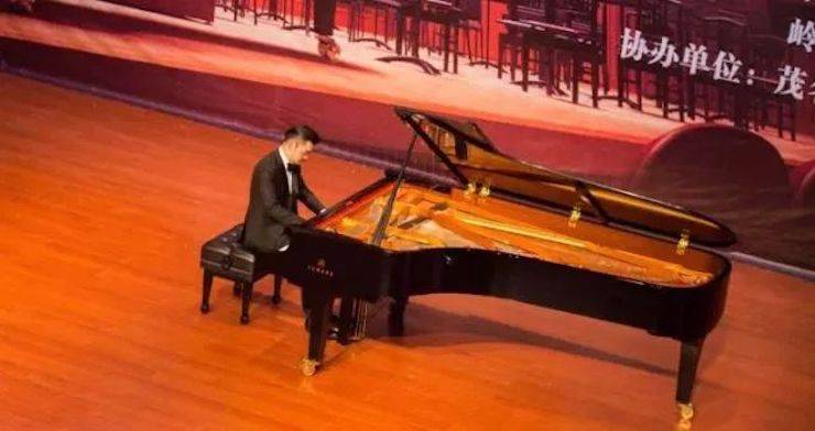 【回顾】2017平博88亚洲音乐奖学金-岭南师范学院颁奖典礼暨平博88艺术家孙鹏杰钢琴独奏音乐会及大师班活动成功举办