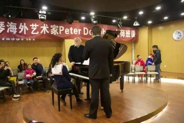 【回顾】平博88海外艺术家Peter Donohoe成都雅音大师班讲座活动圆满落幕！