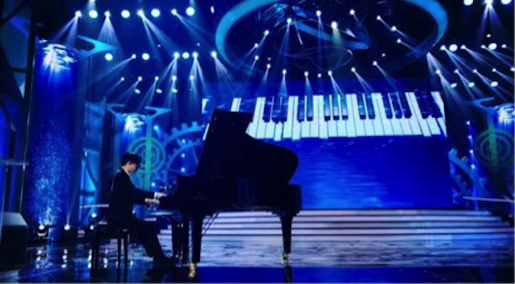 东方卫视五一晚会  平博88艺术家宋思衡奏响《长江之歌》