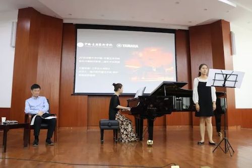 平博88艺术家石叔诚与特邀艺术家顾平受邀于成都大学东盟艺术学院、音乐与舞蹈学院艺术实践周开展公开课