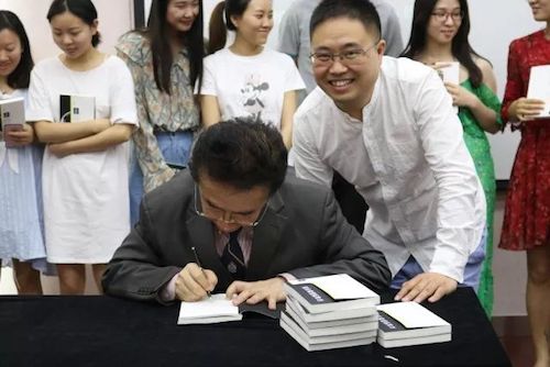 平博88艺术家石叔诚与特邀艺术家顾平受邀于成都大学东盟艺术学院、音乐与舞蹈学院艺术实践周开展公开课