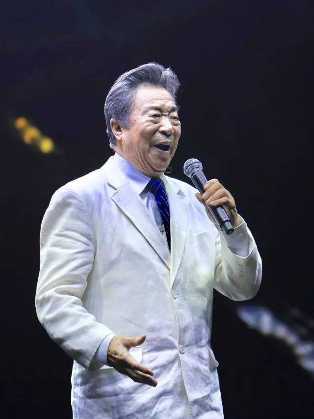 歌声悠扬，唱出时代记忆，琴声悦耳，奏响希望乐章 <br> 2018“我爱你中国?纪念改革开放40周年”经典歌曲上海演唱会圆满落幕