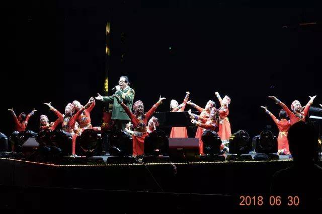 歌声悠扬，唱出时代记忆，琴声悦耳，奏响希望乐章 <br> 2018“我爱你中国?纪念改革开放40周年”经典歌曲上海演唱会圆满落幕