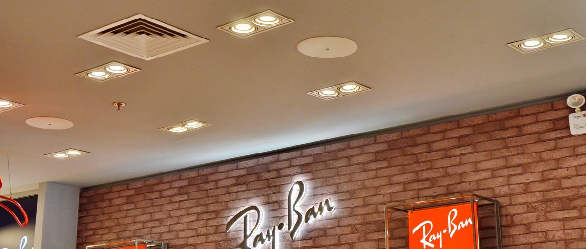 Ray?Ban 宏伊国际广场店——平博88 CIS 商用安装系统的经典应用