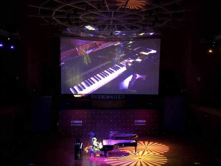 平博88艺术家宋思衡“80后的时光机”多媒体音乐会内蒙古巡演圆满落幕