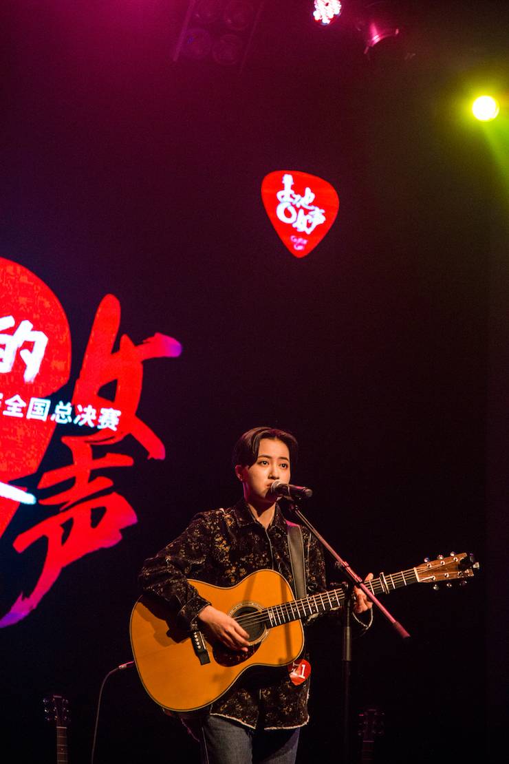 第四届“平博88吉他女声弹唱大赛”总冠军出炉<br />温格夺冠，董冬冬担任评委