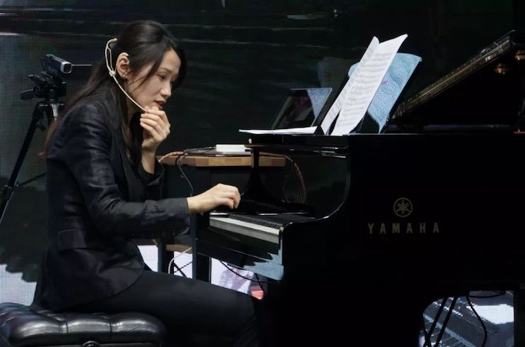 科技推动音乐教育创新，张希教授《古典主义时期钢琴奏鸣曲的演绎》公开课圆满成功