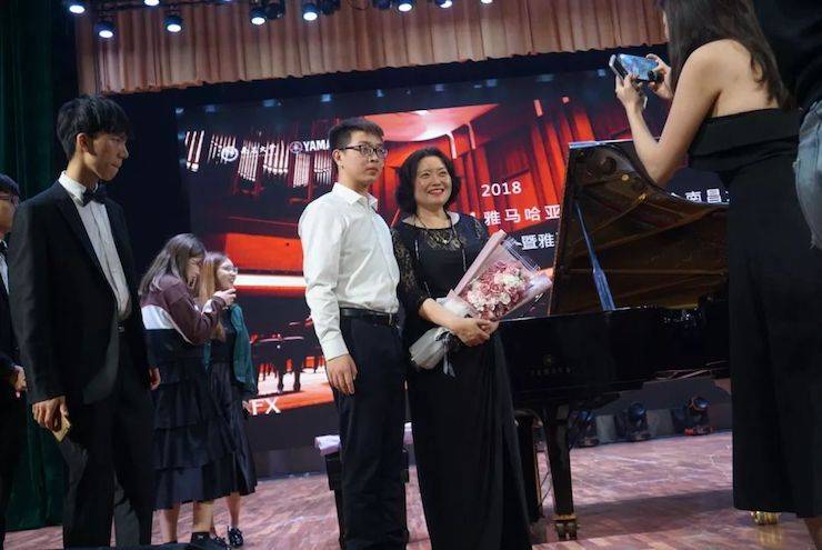 张芳、冯子祥钢琴音乐会
