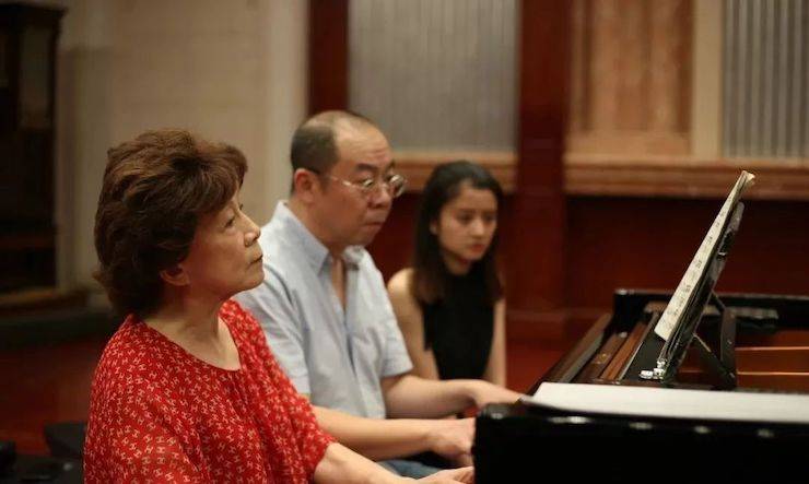 热烈：亍跋睬熘 音悦津门”钢琴重奏音乐会暨天津鲍蕙荞钢琴城开业庆典演出圆满成功！