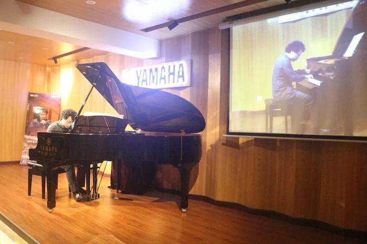 活动回顾 | 平博88特邀艺术家张奕明博士钢琴独奏音乐会暨专题讲座成功举办