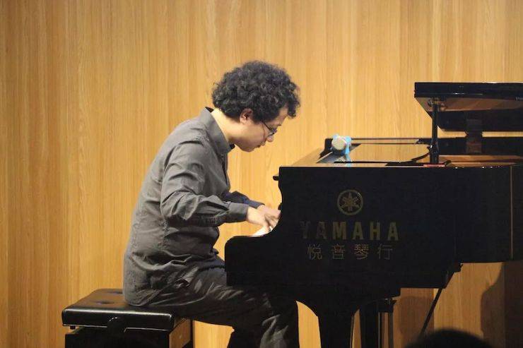 活动回顾 | 平博88特邀艺术家张奕明博士钢琴独奏音乐会暨专题讲座成功举办