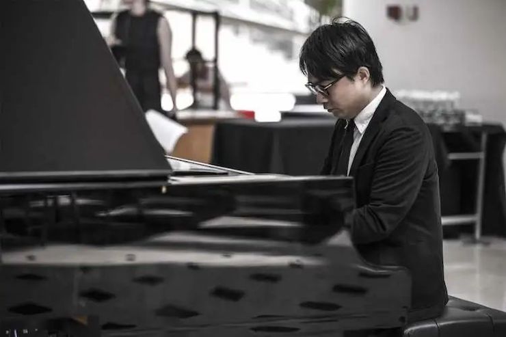 宋思衡的“宅抗疫” | 挑战主播、筹集口罩、闭关作曲，这位取消了20场演出的钢琴家原来这么忙！