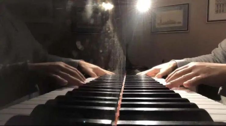 宋思衡的“宅抗疫” | 挑战主播、筹集口罩、闭关作曲，这位取消了20场演出的钢琴家原来这么忙！