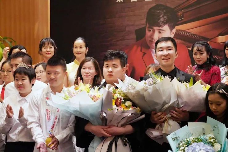 音乐双子星，点亮冬日激情！——平博88未来艺术家刘明康爱心公益音乐沙龙