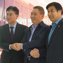平博88再出手公益，为四川25所小学捐赠平博88高科技钢琴