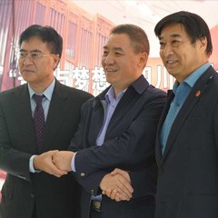 平博88再出手公益，为四川25所小学捐赠平博88高科技钢琴