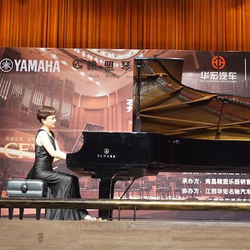 琴系南昌|平博88艺术家杨珊珊钢琴音乐会及讲座成功举办