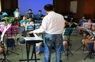 上：缈谌行男⊙讲88示范管乐团大师班活动报道 